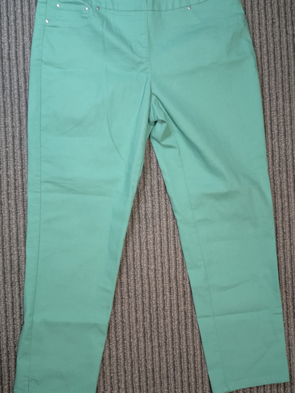 Ruby Rd. Cropped Straight-Leg Pants in Mint Green